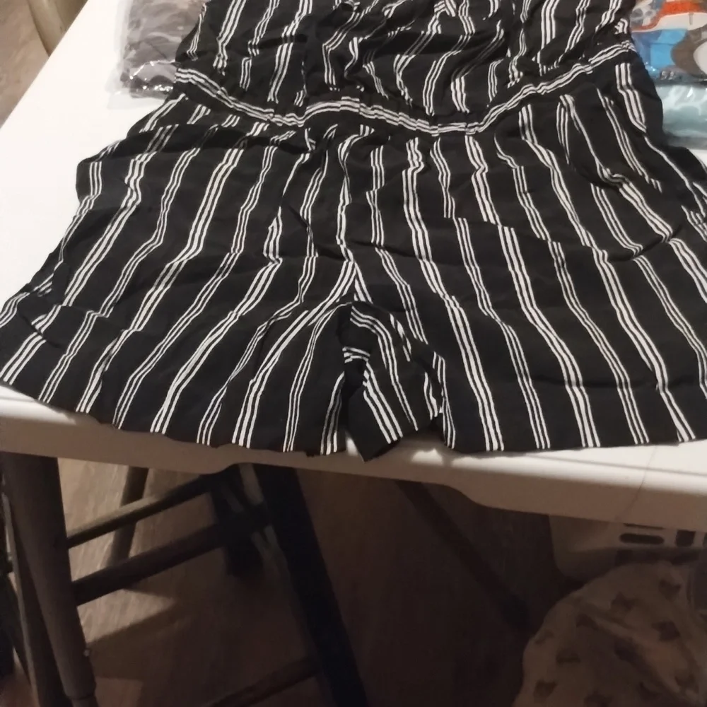 LOFT | Petite Striped Flutter Sleeve stripe with two sides pockets Romper Size S - Picture 9 of 14